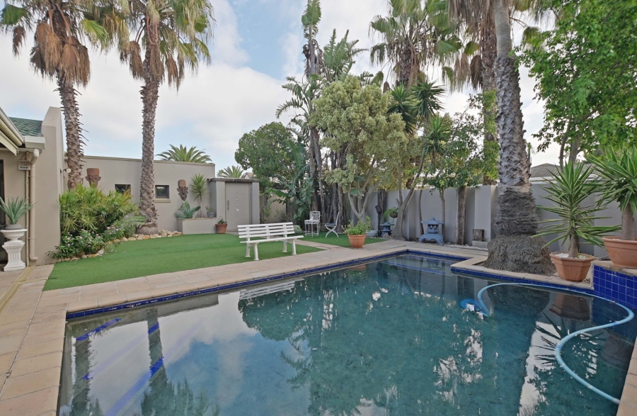  Bedroom Property for Sale in West Beach Western Cape